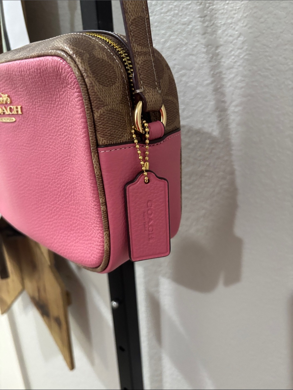 Coach Pink Pebbled Leather Crossbody Camera Bag with Gold Trim 9”wide 6”deep - Picture 5 of 13